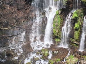 白糸の滝に上からズームした写真