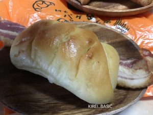 八ヶ岳パーキングエリアのベーコンが分厚いパン