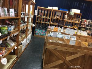 夕やけ小やけふれあいの里のJA店内