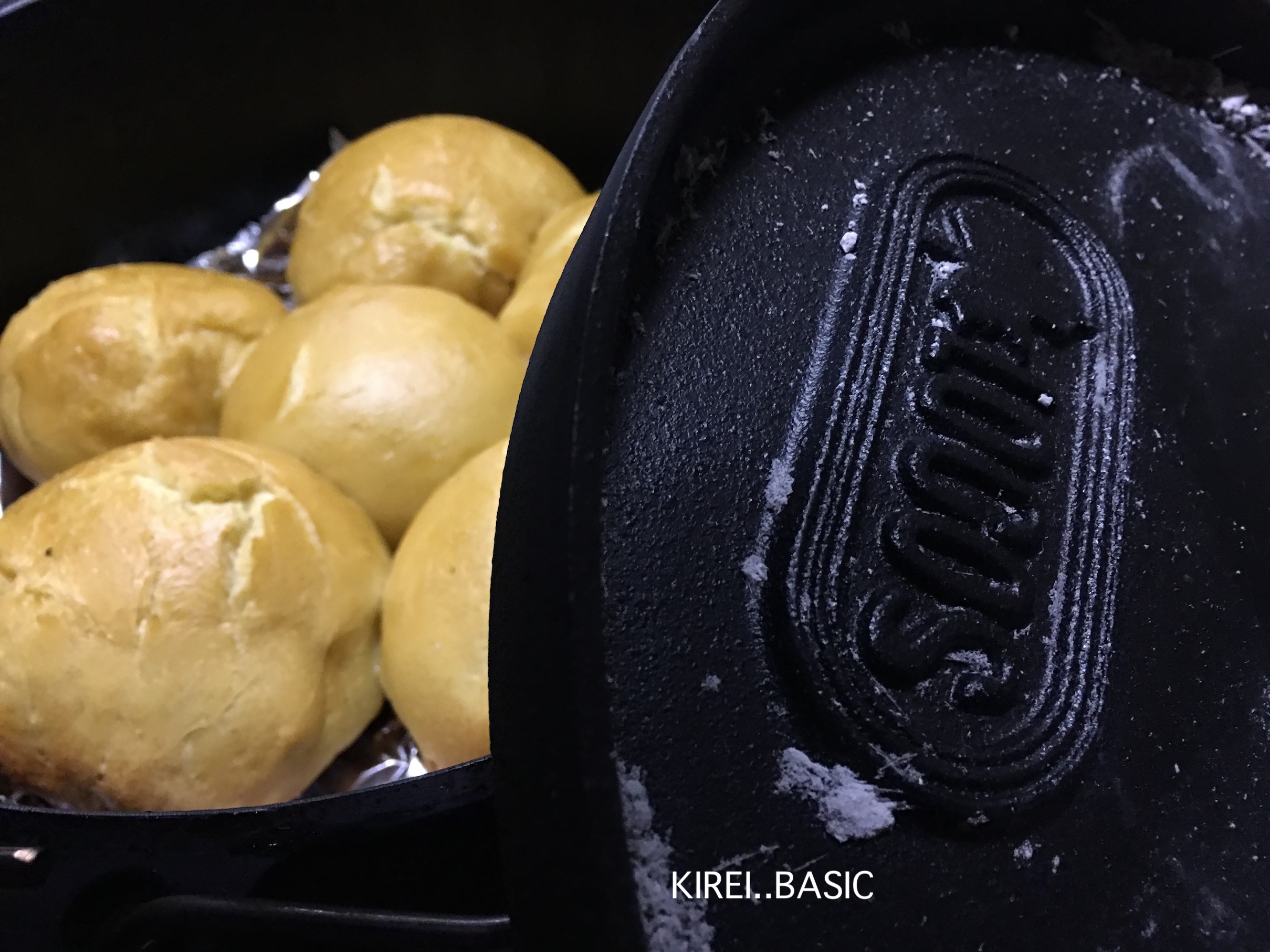 ロゴスSLダッチオーブン・ディープで焼いたパン